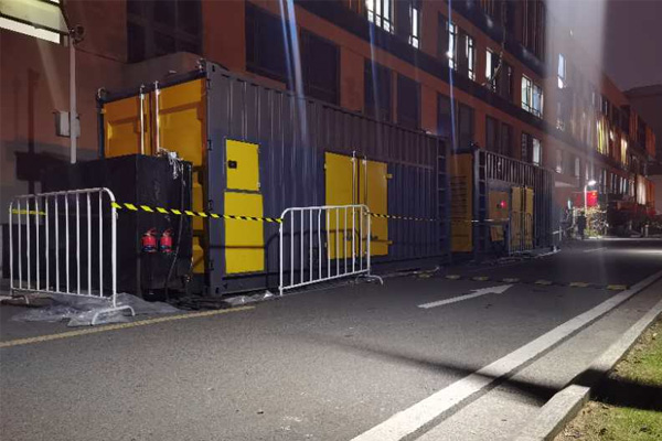 砀山柴油发电机组的输出电压是如何调节的？